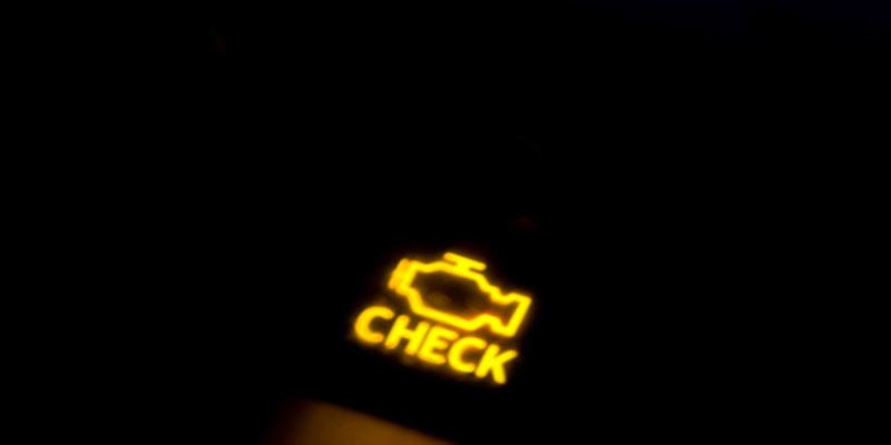 چراغ چک خودرو معمولا به چه دلایلی روشن می‌شود؟